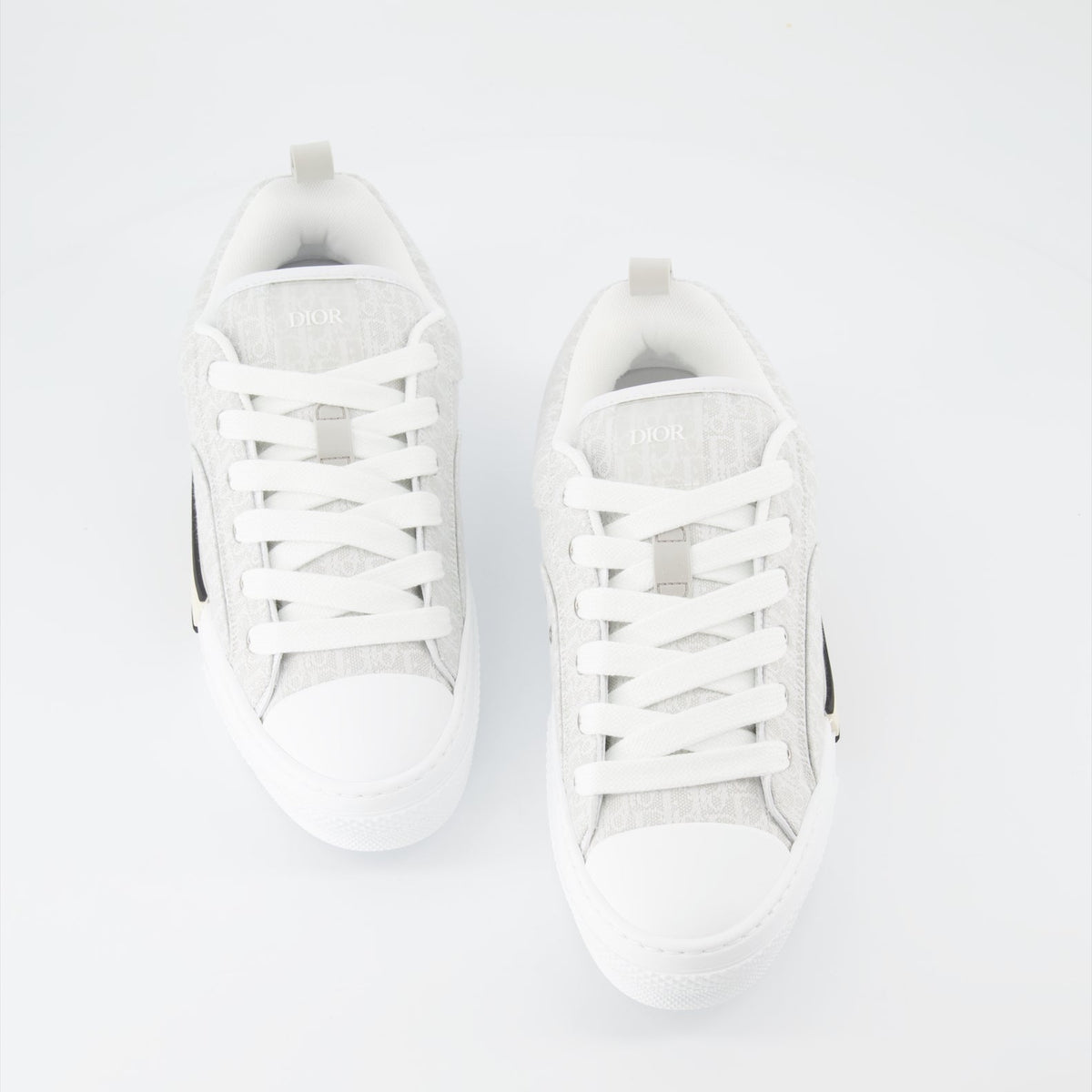 B23 sneakers