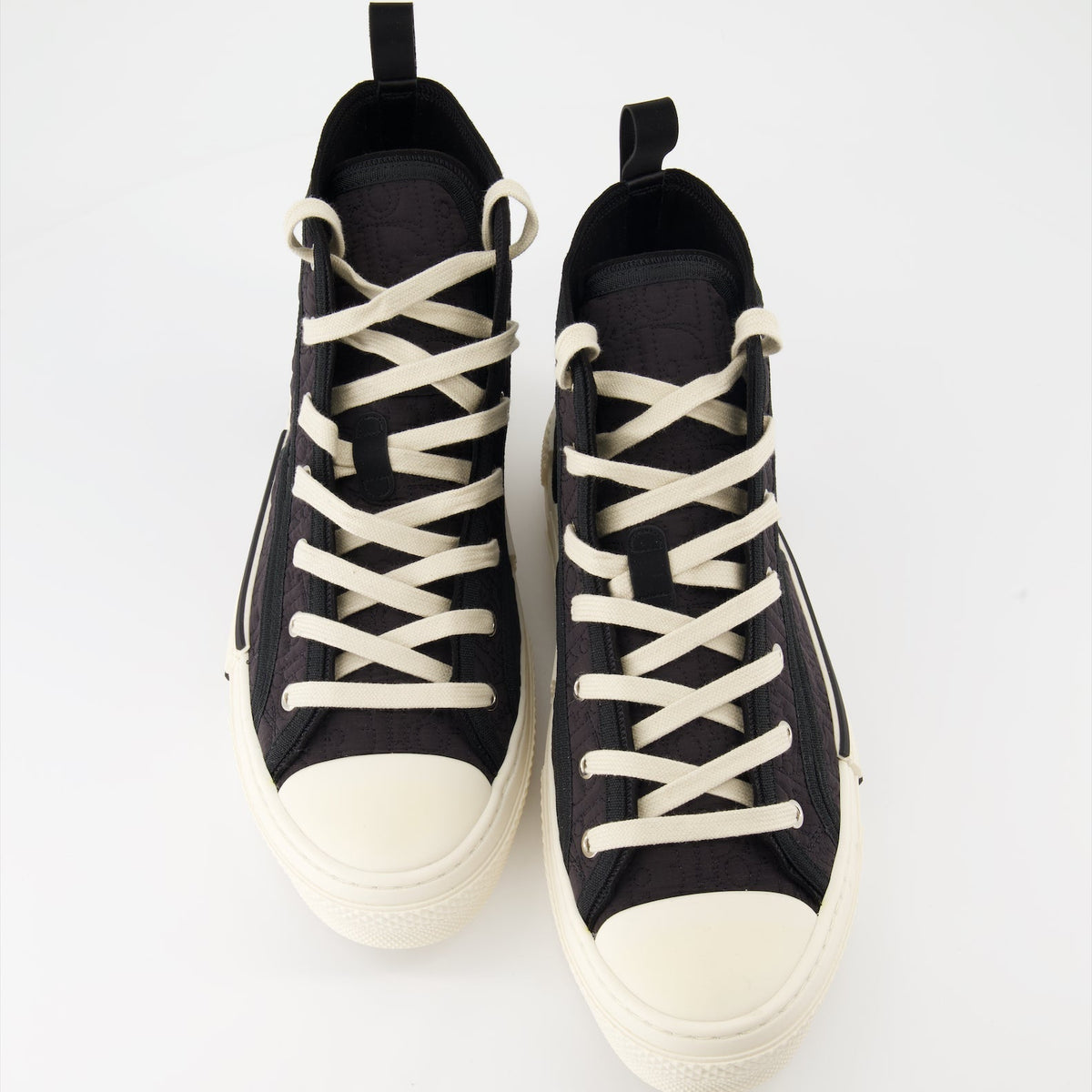 B23 sneakers