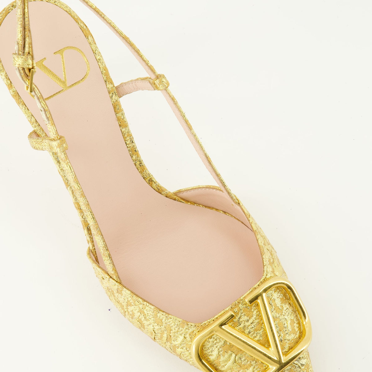 Vlogo Pumps in Golden Fabric